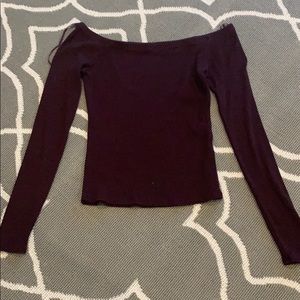 Off the shoulder long sleeve cropped tee